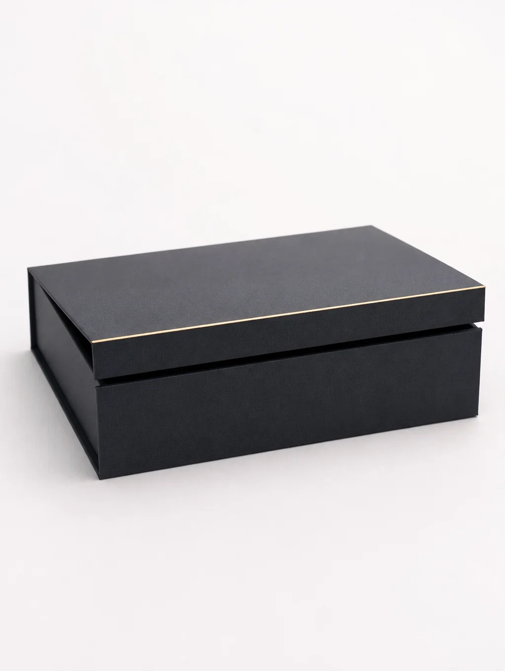Custom corporate gift set with magnetic closure